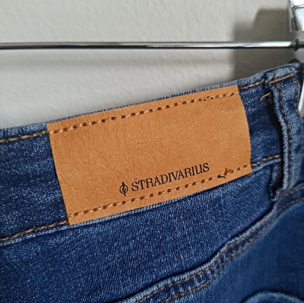 Stradivarius Split Hem Flared Jeans - Picture 4 of 6